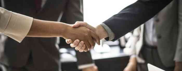 �����������ԣ�����سس������