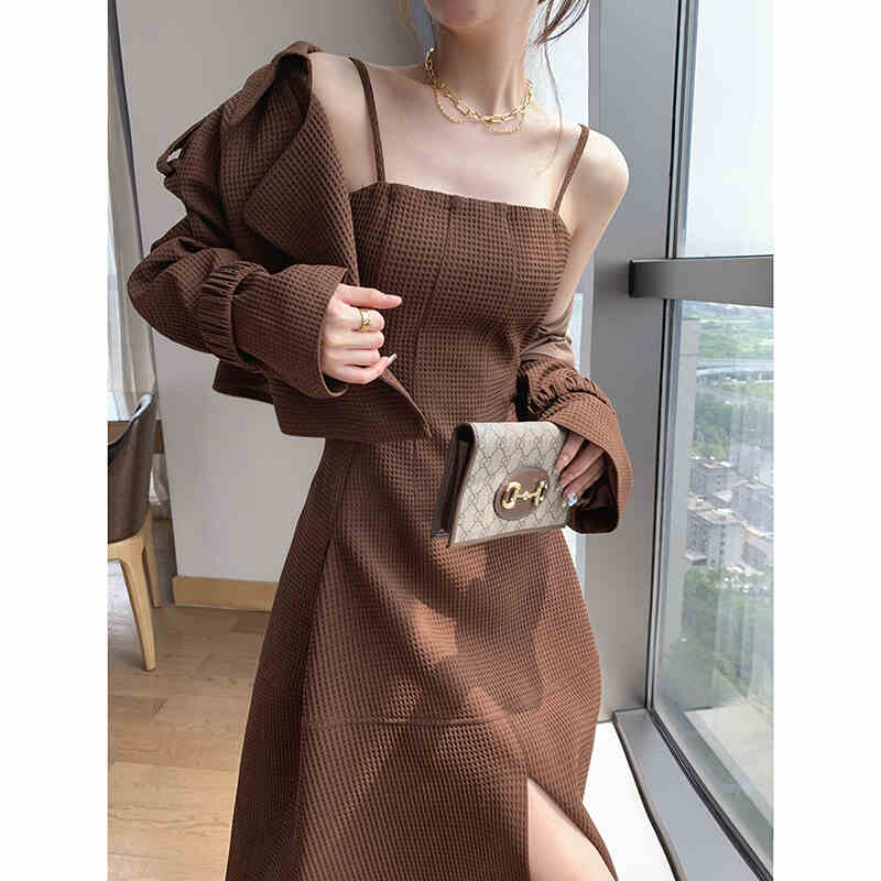 2022年9月4日五行穿衣颜色指南